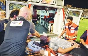 حارس مرمى النصر عبدالله العنزي تعرض لحالة اغماء قبل نقله للمستشفى﻿