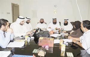 محمد العازمي متحدثا في المؤتمر الصحافي
