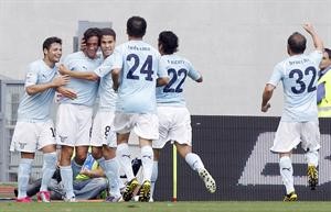 فرحة لاعبي لاتسيو بتصدرهم
الدوري الايطالي بعد فوزهم الثمين على بريشياافپ