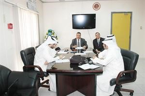 دحمد الهران متحدثا خلال المؤتمر الصحافي
