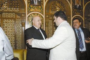 مدير التسويق الزميل فريد سلوم مرحبا بالوزير دتامر الحجة
