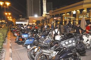 محبو الدراجات النارية اثناء وصولهم الى ملتقى الشعب
﻿
