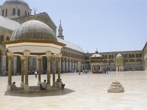 قبة العروس داخل المسجد الاموي