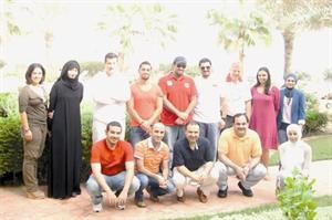 المشاركون في الدورة في لقطة تذكارية