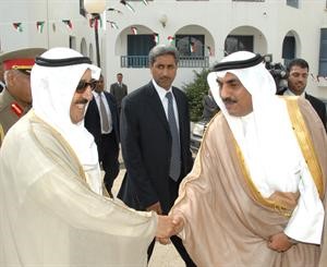 صاحب السمو الامير مصافحا السفير فهد العوضي﻿