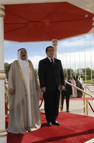 صاحب السمو الامير والرئيس التونسي خلال عزف السلام الوطني