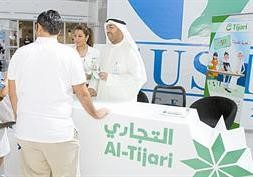 فريق التجاري يتواصل مع طلاب GUST
