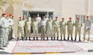 اللواء ناصر الدعي متوسطا عددا من ضباط الشؤون الامنية في الحرس الوطني
﻿