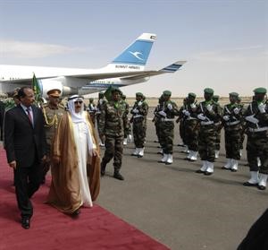 صاحب السمو الامير والرئيس الموريتاني يستعرضان حرس الشرف
﻿