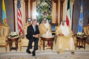 سمو نائب الامير وولي العهد الشيخ نواف الاحمد مرحبا بالرئيس الاميركي السابق جورج بوش