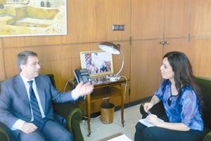 د اديب ميالة متحدثا للزميلة بشرى الزين