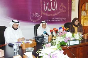 المستشار راشد الحماد يتوسط ايمان الحميدان ومحمد الجلاهمة قاسم باشا