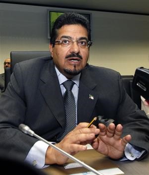 الوزير الشيخ احمد العبدالله خلال الاجتماع