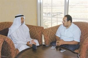 النائب السابق دعيج الشمري متحدثا للزميل اسامة ابو السعودقاسم باشا