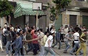 صورة ارشيفية لمظاهرات نجع حمادي بعد المذبحة﻿