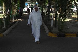 محمد الخليفة في طريقه للسؤال عن العفاسي﻿