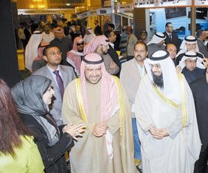 الشيخ احمد الفهد خلال افتتاح معرض الاسكان في احدى دوراته السابقة
﻿