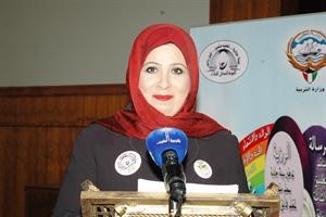 فاطمة دشتي تلقي كلمتها
