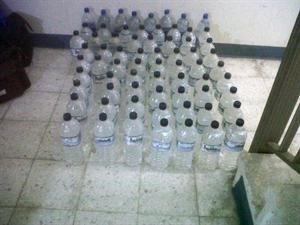 كمية زجاجات الخمور التي عثر عليها بحوزة الاسيوية﻿