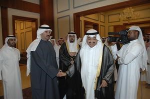 رئيس مجلس الامة جاسم الخرافي يهنئ الشيخ فهد سالم العلي بالسلامة﻿