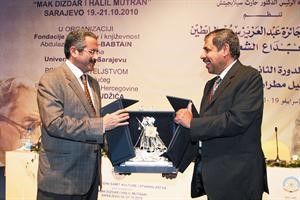 الشيخ مبارك الدعيج مكرما عبدالعزيز البابطين

