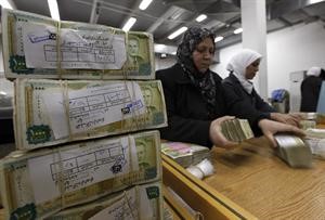 تحويلات المغتربين تتراجع 20% وإقبال السوريين على الذهب ينخفض 80%