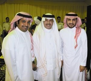 فنان العرب محمد عبده يتوسط ماجد المهندس وراشد الماجد اثناء الحفل الخاص الذي احيوه في الدوحة
﻿