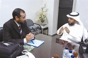 دصلاح هارون متحدثا الى الزميل ضاري المطيريقاسم باشا
