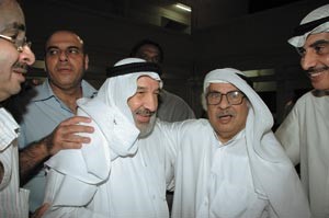 محمد الرشود يدا بيد مع منصور المنصور بعد فوزه بالانتخاباتكرم ذياب