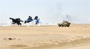 رماية بالذخيرة الحية في تمرين المشروع النهائي لسرية المشاة الاولى﻿