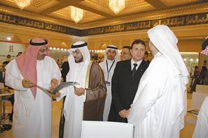 ومتجولا في احد اجنحة الشركات