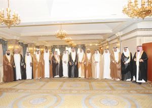 عبدالله الرومي وعدنان عبد الصمد يتوسطان رؤساء وفود الاجتماع الاول للجنة التنسيق البرلماني والعلاقات الخارجية لرؤساء مجالس الشورى والنواب والوطني والامة بدول مجلس التعاون لدول الخليج العربية 	متين غوزال﻿