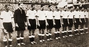 لاعبو المنتخب الالماني الذين شاركوا في نهائي مونديال 1954﻿