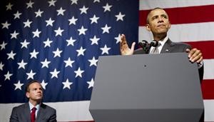 اوباما متحدثا في مؤتمر صحافي لدعم المرشحين الديموقراطيين	اپ﻿