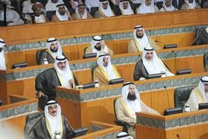 سعد زنيفر وخالد السلطان وسالم النملان والصيفي مبارك الصيفي وسعد الخنفور ودجمعان الحربش ودوليد الطبطبائي اثناء الجلسة
