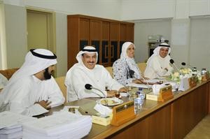 عبدالله الرومي ودمعصومة المبارك وحسين الحريتي وخالد العدوة اثناء اجتماع التشريعية﻿