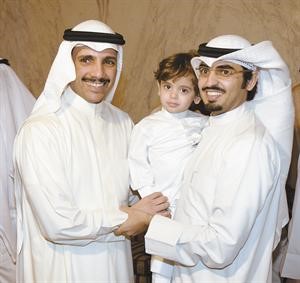 مرزوق الغانم مع الزميل عبدالله بوفتين ونجله عبدالرحمن﻿