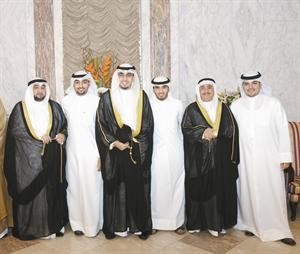 المعرس مع عدد من الاصدقاء﻿