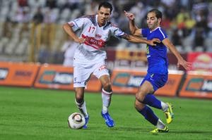 مهاجم الزمالك علاء علي ينطلق بالكرة