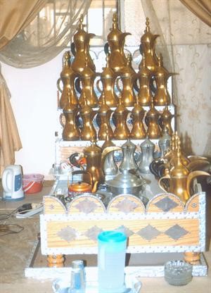 دلال القهوة يحتفظ بها الغريب في الديوانية