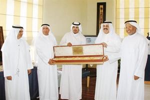 ديعقوب الرفاعي وصلاح العثمان يكرمان داحمد الفيلكاوي	 كرم ذياب﻿