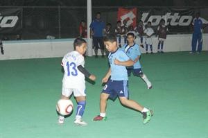 مراوغة من لاعب سلماوي للاعب التضامن