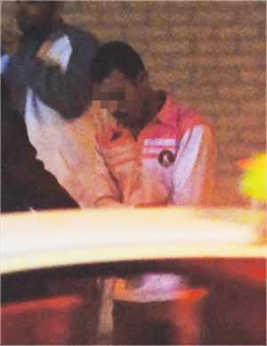 الوافد المصري علاء بعد القبض عليه بتهمة قتل الفتاة الباكستانية الحية مريم﻿