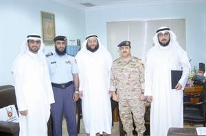 خالد بوغيث وناصر الكندري خلال الزيارة﻿
