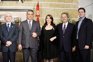 الرومي وعلى اليمين السفير التونسي في لبنان 	محمود الطويل﻿