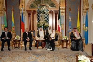 صاحب السمو الامير الشيخ صباح الاحمد خلال المباحثات مع الرئيس التشيكي فاتسلاف كلاوس بحضور سمو ولي العهد