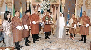 صاحب السمو الامير الشيخ صباح الاحمد خلال لقائه رئيس واعضاء المجلس الاستشاري الملكي لمملكة بوتان