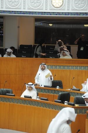 علي الدقباسي يناقش الخطاب الاميري