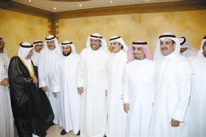 الشيخ احمد الفهد خلال زيارته لديوانية عبدالله العنزي
