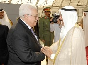 صاحب السمو الامير مودعا الرئيس الفلسطيني محمود عباس
﻿